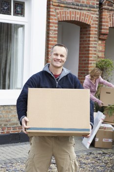House removalists in Swisscottage packing moving boxes